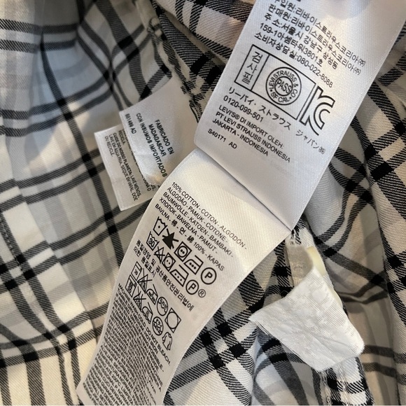 Levis Womens Black and White Tailored Fit Plaid Shirt Button Up Plaid small - Picture 2 of 5